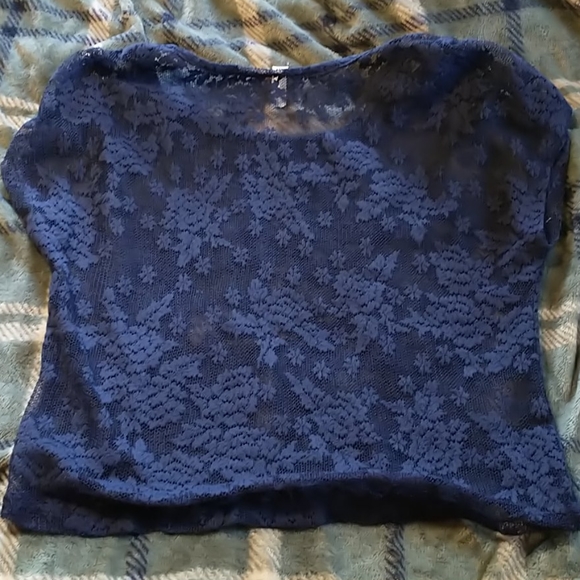 See through floral pattern top - Picture 2 of 3